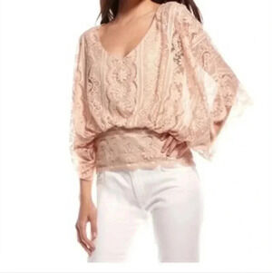 Beyond Vintage lace vneck peach blouse‎